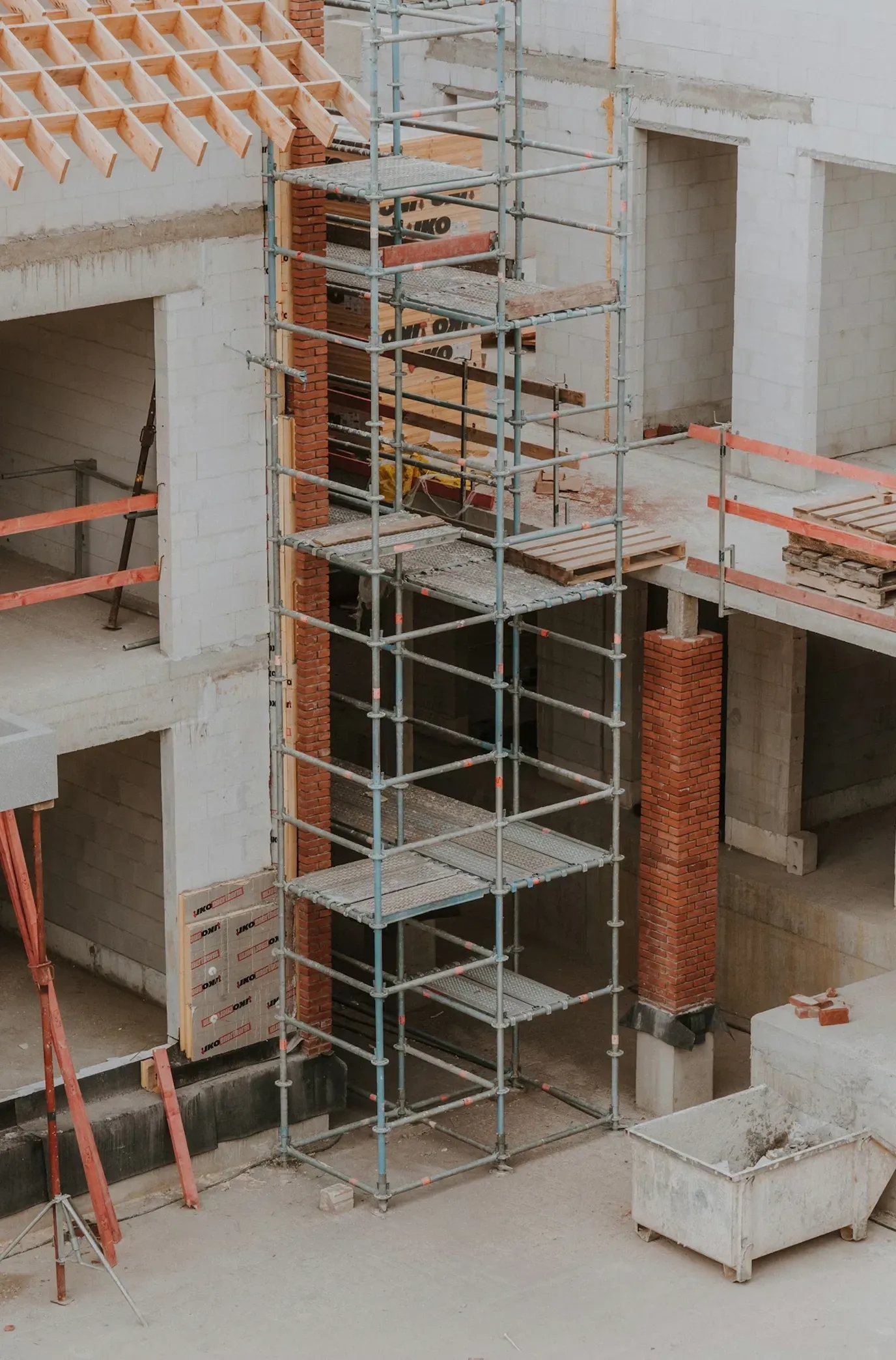 Tower crane and reinforcement steel
